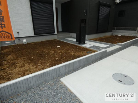 ��@�{�H��