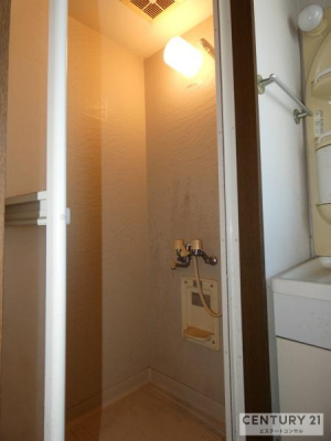 ���̑����ρ@2�K�ɂ̓V�����[���[��������֗���