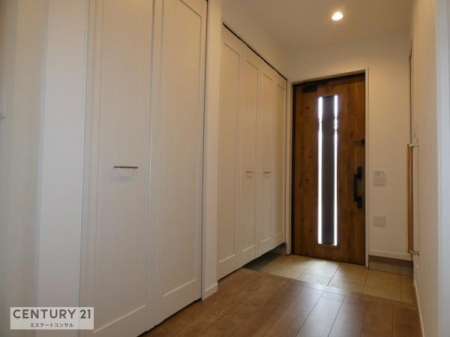 ���ց@��e�ʂ̃V���[�Y�{�b�N�X�t�����ցB�N���[�[�b�g�̂���܂��B