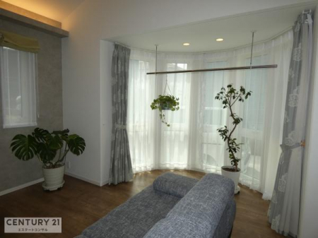 ���r���O�@�O�Ɍ������Čʂ�`���{�E�E�C���h�E�B�������Ƃ������Ԃ��߂����܂��B